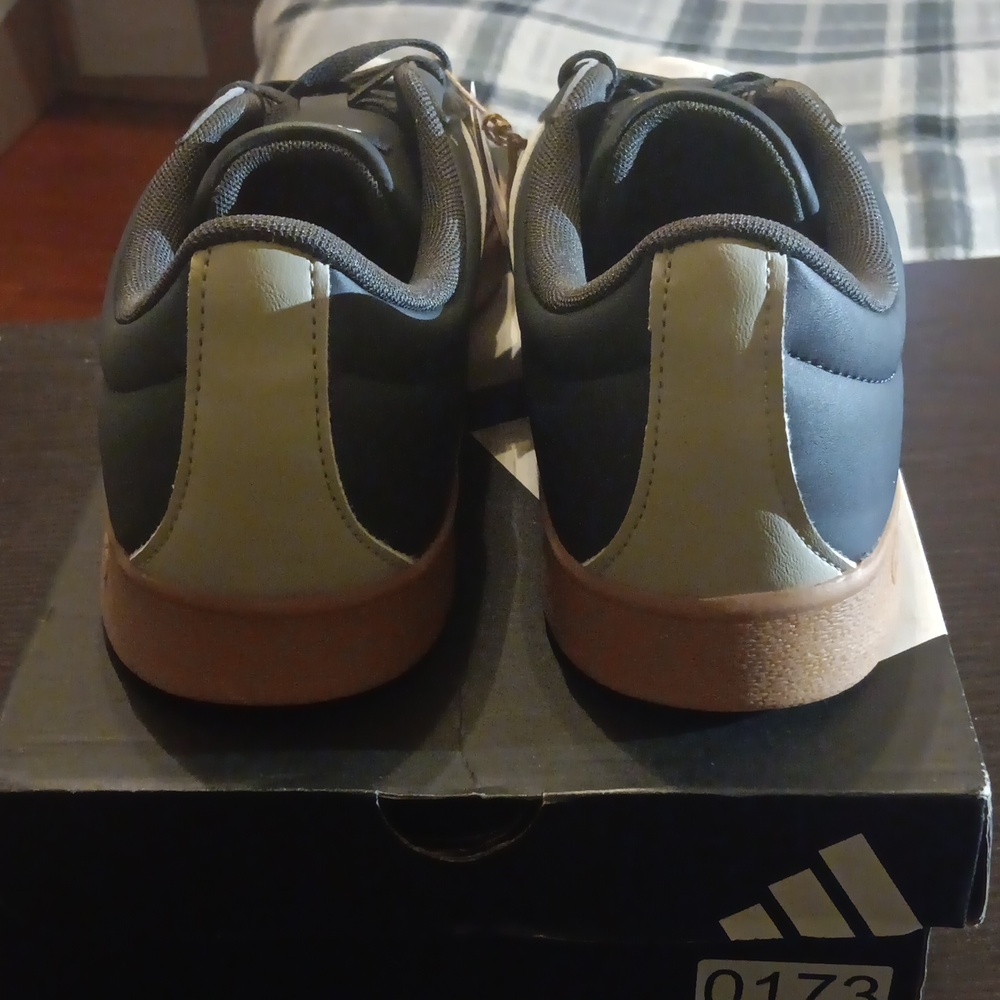 adidas VL Court Base "Black/Grey/Gum" M8.5/W9.5 NWT & Box - Picture 5 of 10